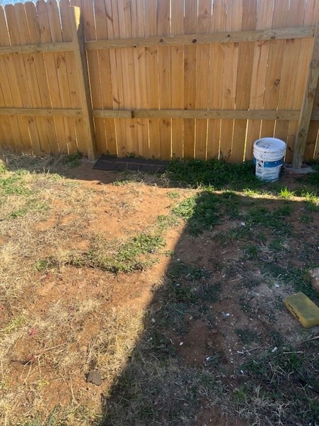 Building Photo - 409 Tahoka Rd