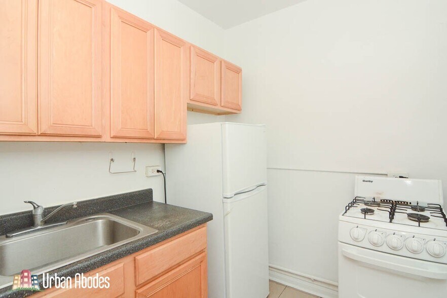 Building Photo - 4830 N Damen Ave