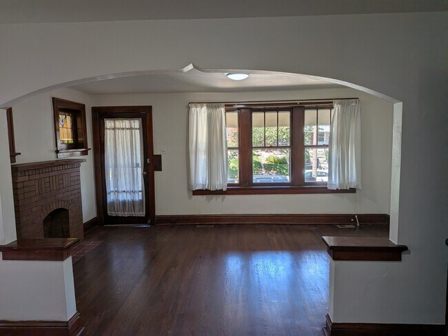 Building Photo - 5046 Miami St
