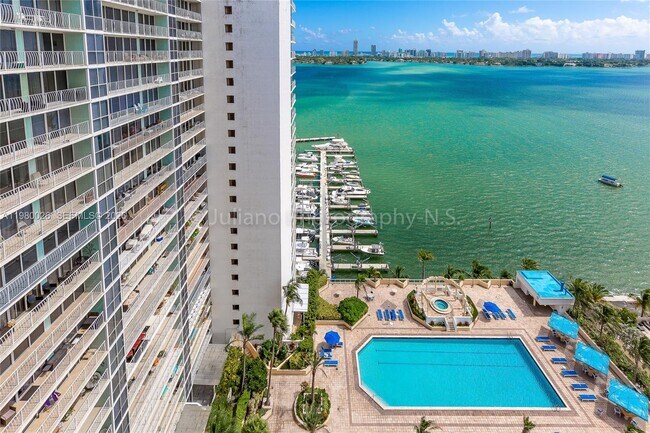 Building Photo - 7601 E Treasure Dr