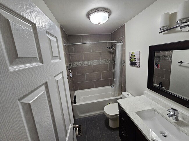 Building Photo - 4015 Amalfi Dr