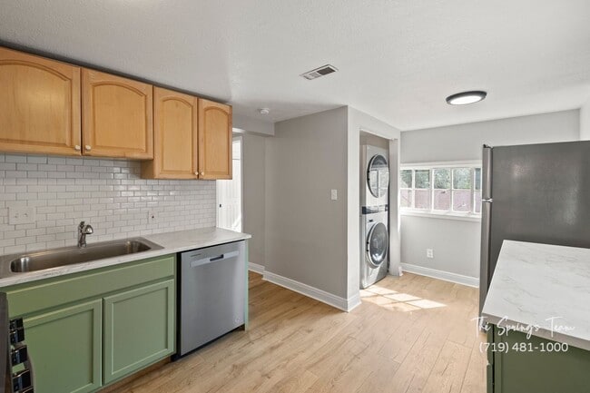 Building Photo - Charming 3 Bedroom + Office Westside Home ...