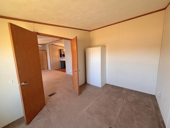 Building Photo - 1066 S 100 E