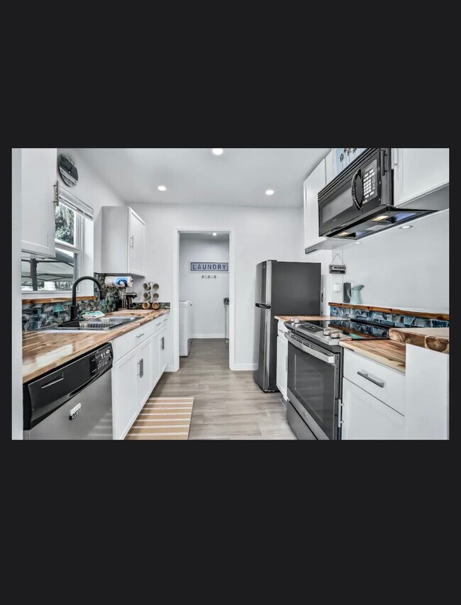 Building Photo - 2142 Mary Sue St