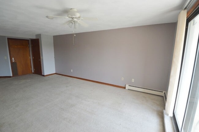 Building Photo - Holden Condo: 1 Bed 1 Bath