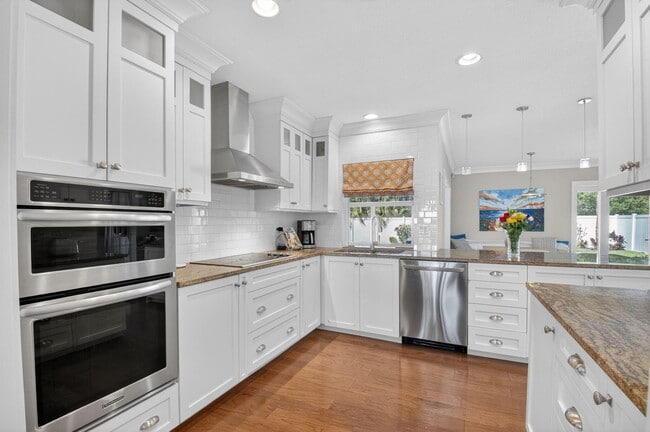 Building Photo - 1010 SW 2nd St