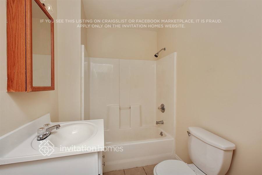 Building Photo - 1522 W 60th St