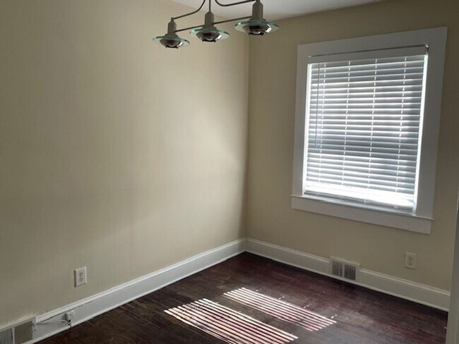 Building Photo - Perfect Home In Center of Winston-Salem!