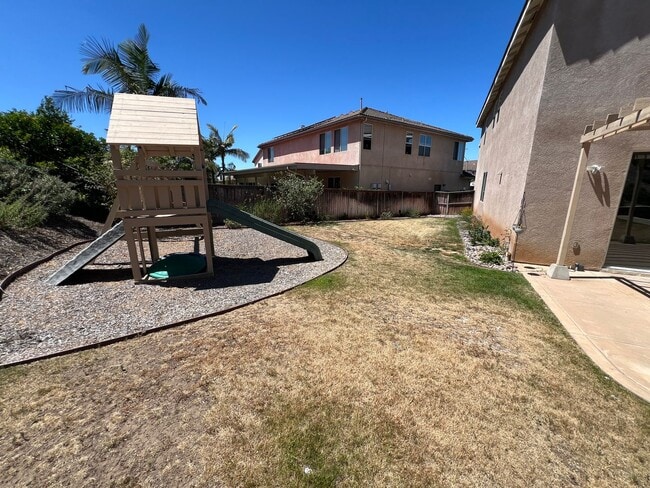 Building Photo - Beautiful Family Home With Pool
