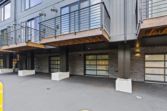 Building Photo - 614 5th Ave S