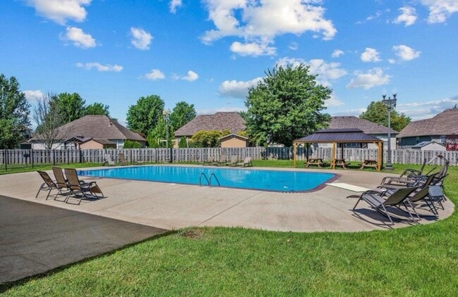 Building Photo - 3 Bedroom | 2 Bathroom | 2 Car Garage| Ozark MO | Fireplace | Separate Green House/Office | Fence...