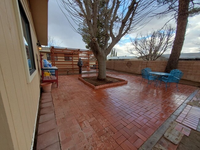 Building Photo - Newly remodeled 3 bedrooms, 2 bath home
