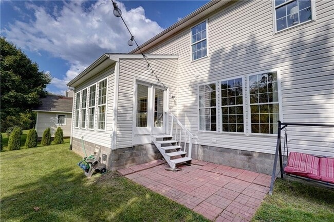 Building Photo - 120 Hummingbird Way