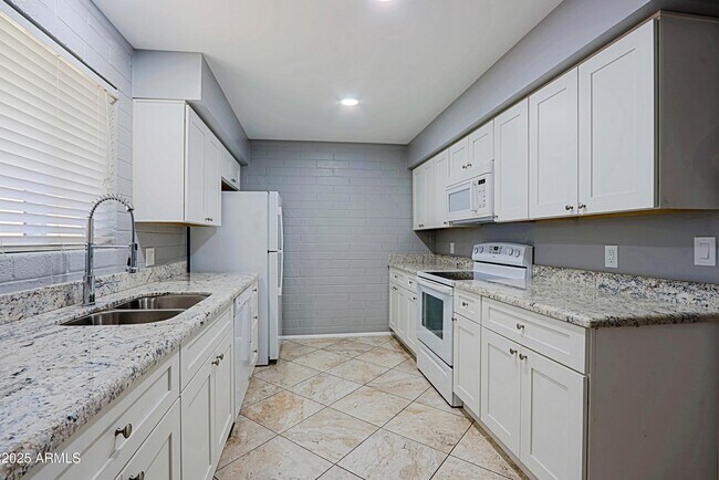 Building Photo - 8402 E Coronado Rd