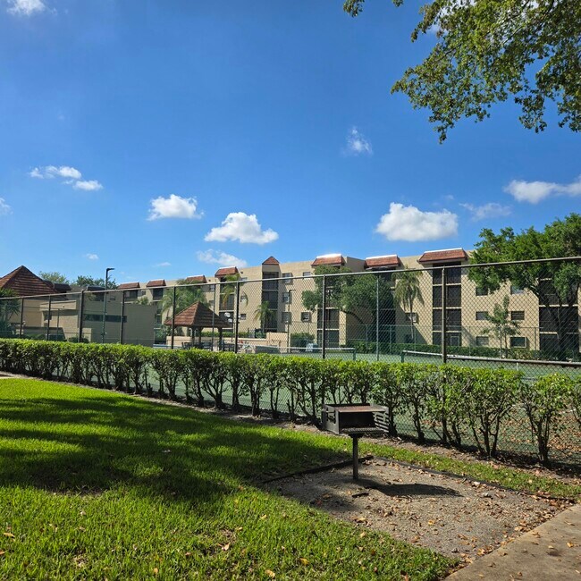 Building Photo - 10501 W Broward Blvd