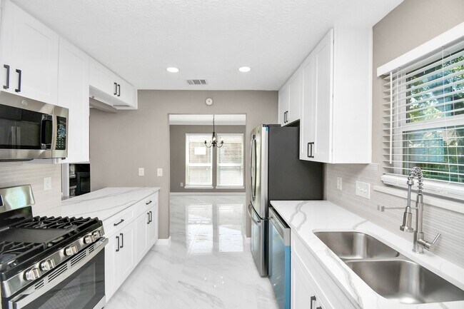 Building Photo - 14326 Little Willow Walk