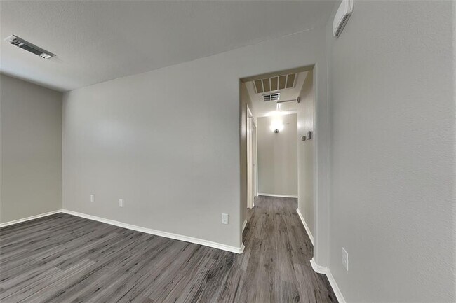 Building Photo - 3207 Trail Hollow Dr