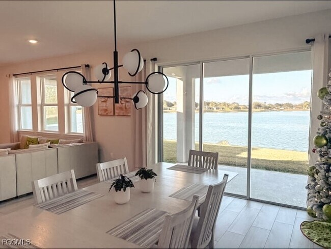 Building Photo - 2038 Grove Dr