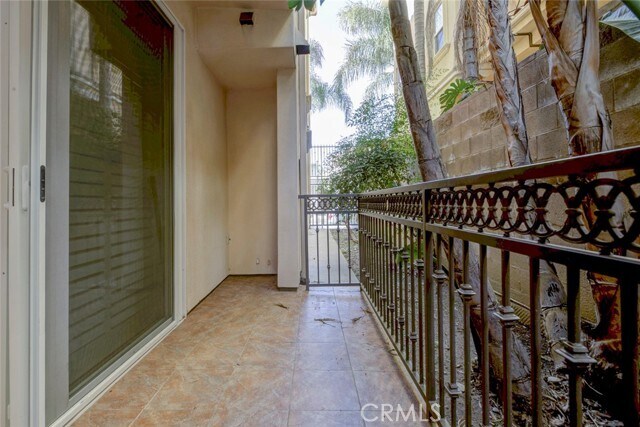 Building Photo - 556 E Palm Ave