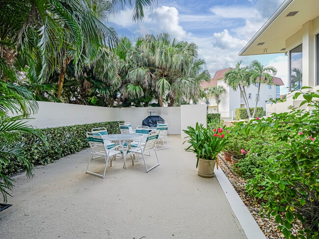 Building Photo - 5400 Jimmy Buffett Mem Hwy