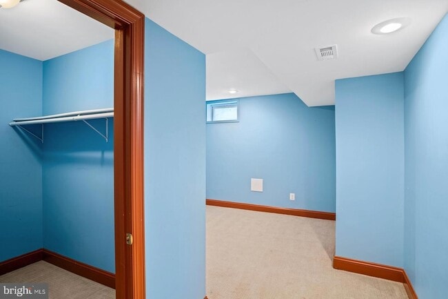 Building Photo - 43513 Lucketts Bridge Cir