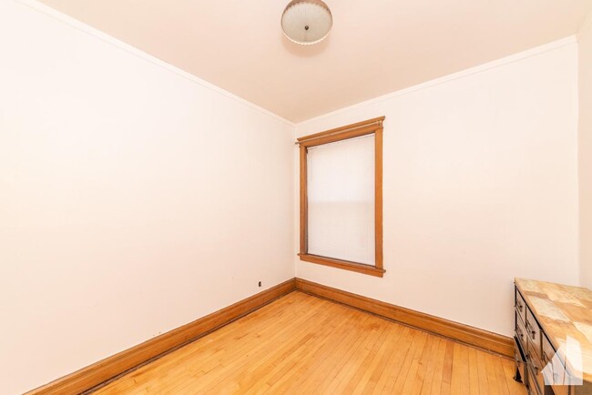 Building Photo - 1 bedroom in Chicago IL 60640