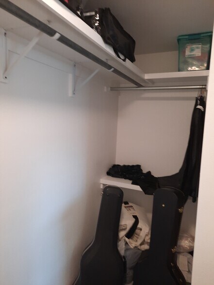 Building Photo - 1735 Woodridge Dr