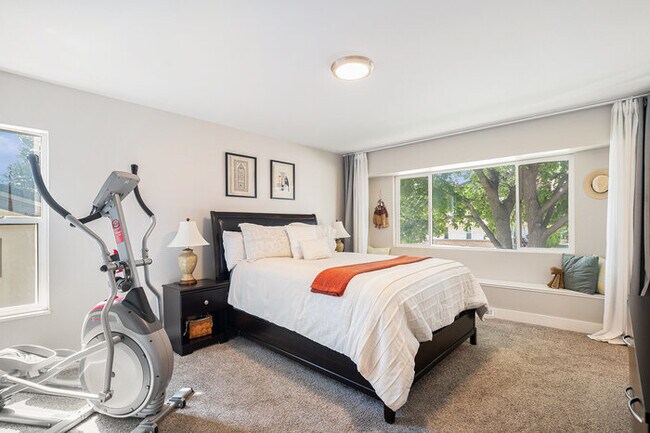 Building Photo - 8192 E Oxford Dr