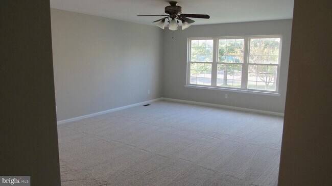 Building Photo - 1045 Fallbrook Ln