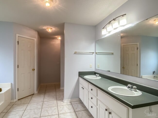 Building Photo - 9121 Sebring Dr