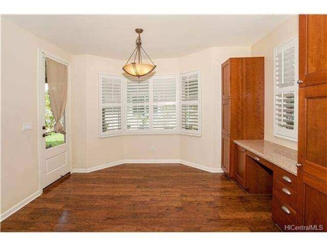 Building Photo - Stunning 3-Bedroom/3-Bathroom in Sunny Ewa...
