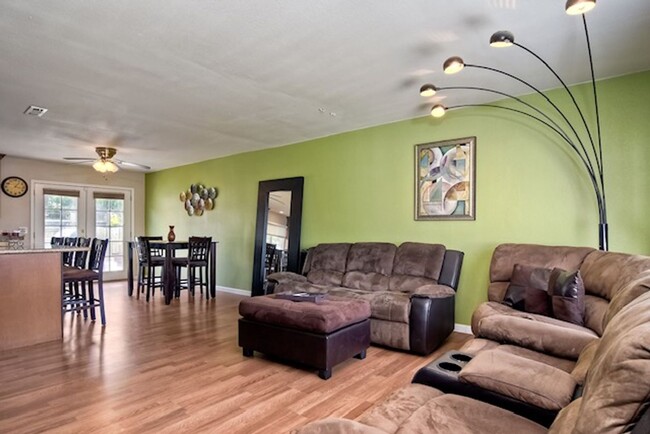 Building Photo - Beautifully remodeled 3-bedroom 2 bath hom...