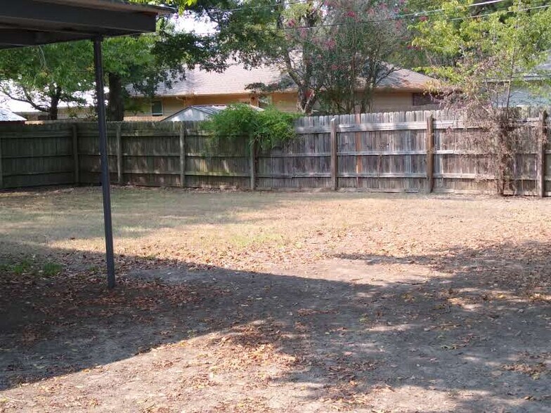 Building Photo - 605 Lipscomb St