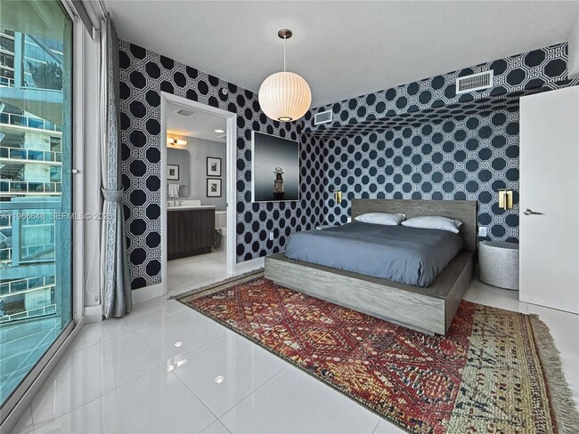 Building Photo - 665 NE 25th St