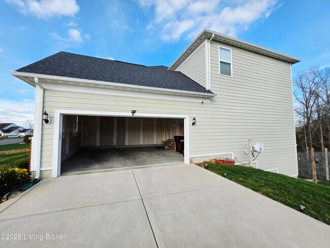 Building Photo - 17505 Shakes Creek Dr