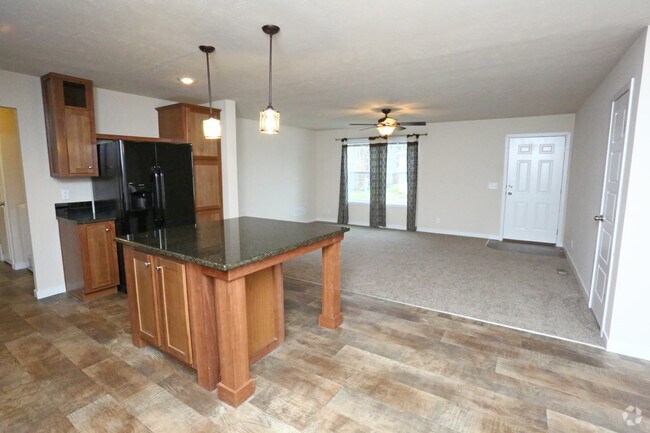Interior Photo - Hamlin