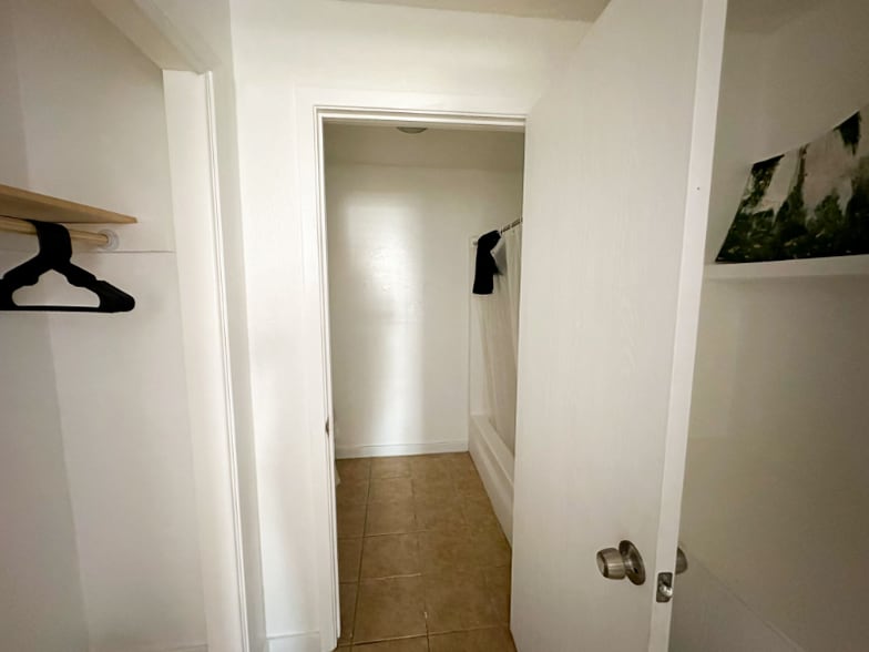 Building Photo - 109 E Venus Ln