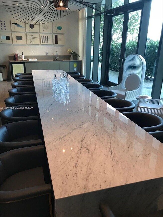 Building Photo - 650 NE 32nd St