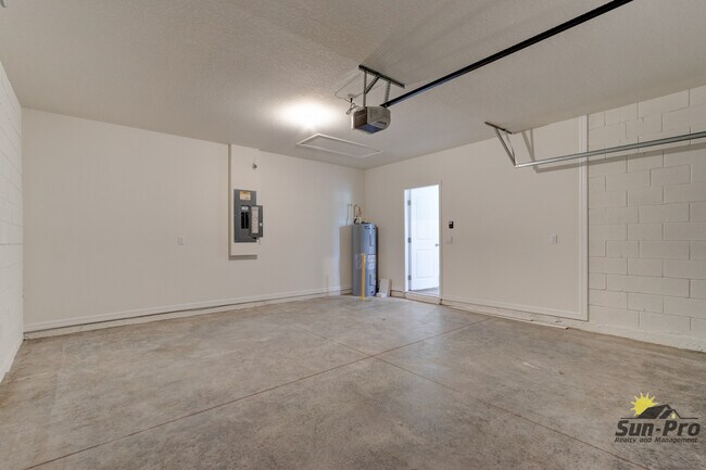 Building Photo - 982 Commons Way