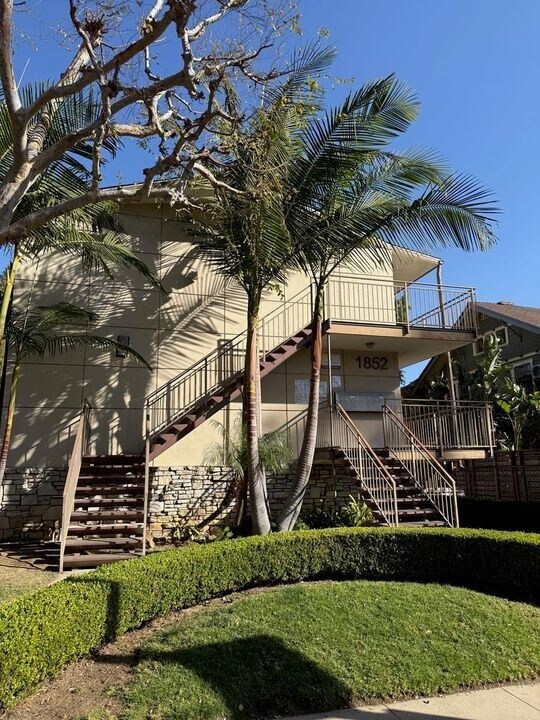 Building Photo - 1852 N Wilton Pl