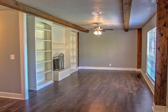 Building Photo - 3 Bedroom 2 Bath in Union Schools.  81st a...