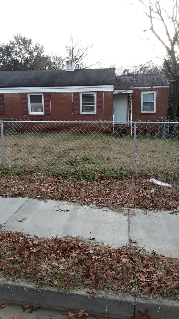 Primary Photo - 3 bdrm 1 bath ready to rent