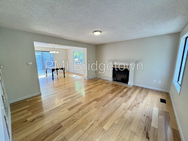 Building Photo - 702 SW 6th Ct