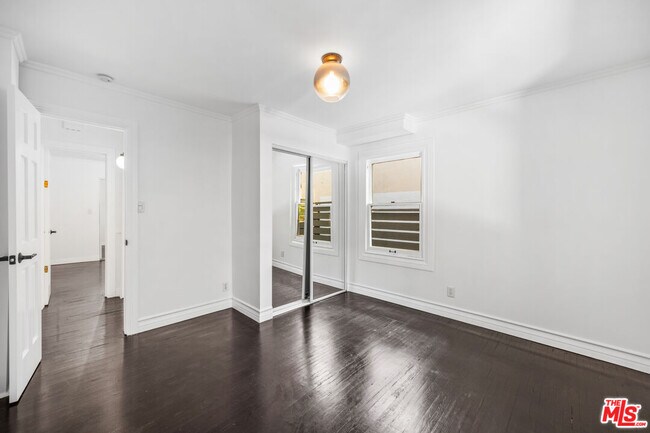 Building Photo - 9014 Harratt St