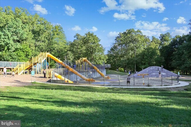 Building Photo - 1806 Arcola Ave