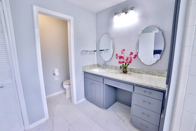 Building Photo - 727 Bunker Hill Rd