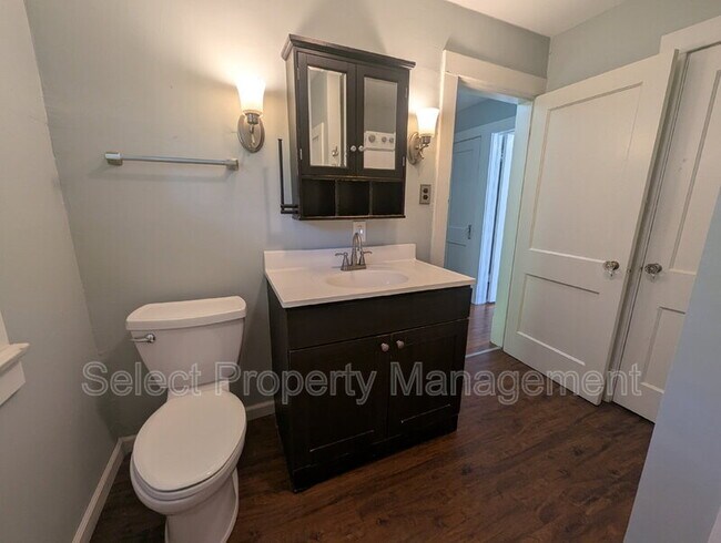 Building Photo - 2526 Hoagland Ave