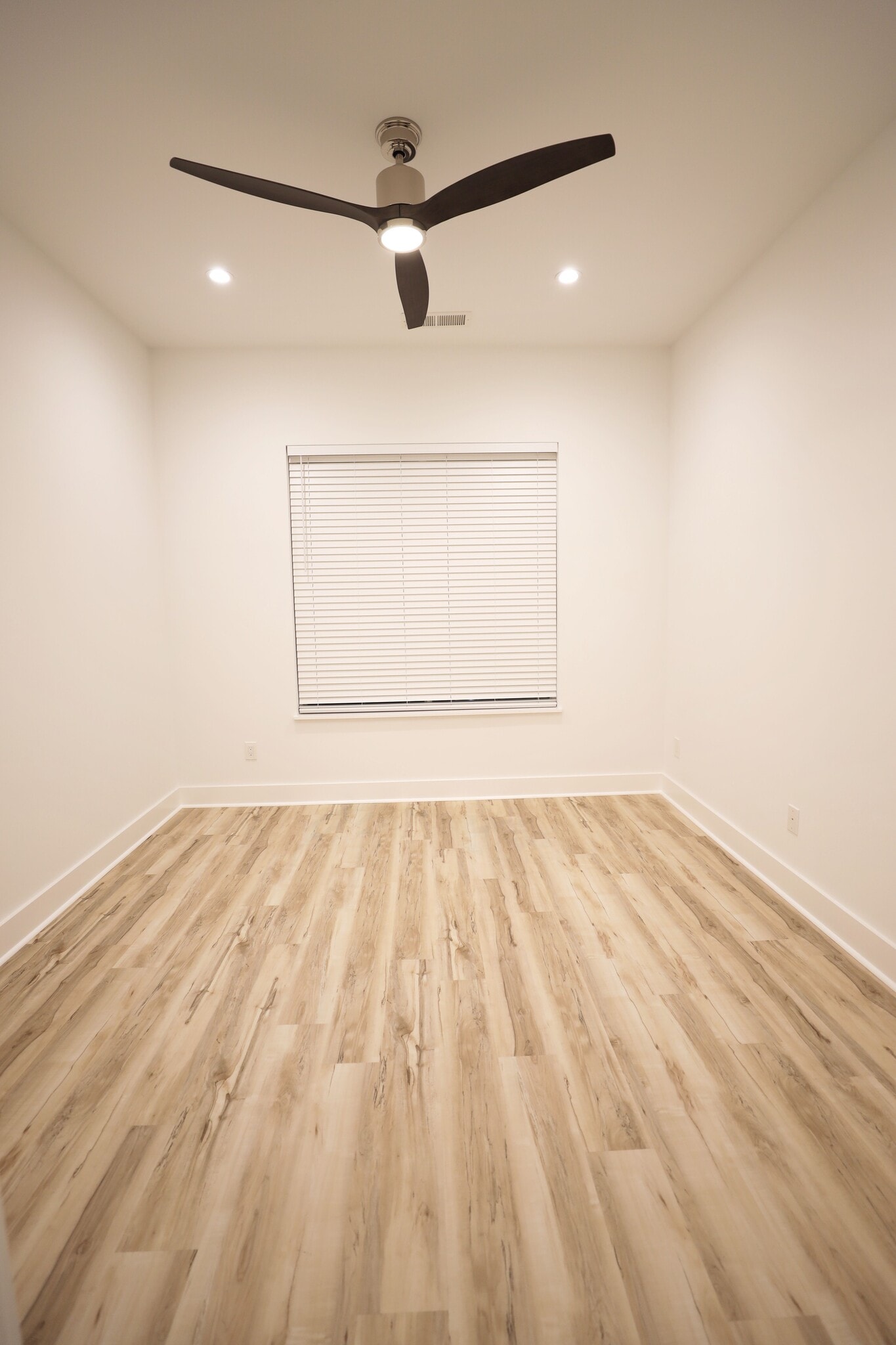 Main room - 1155 Custer Ave SE
