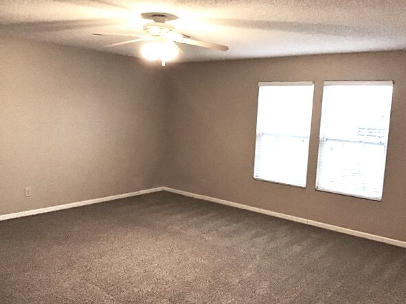 Building Photo - 991 Ravine Dr