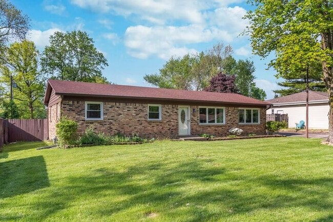 Building Photo - Beautifully updated home located in the he...